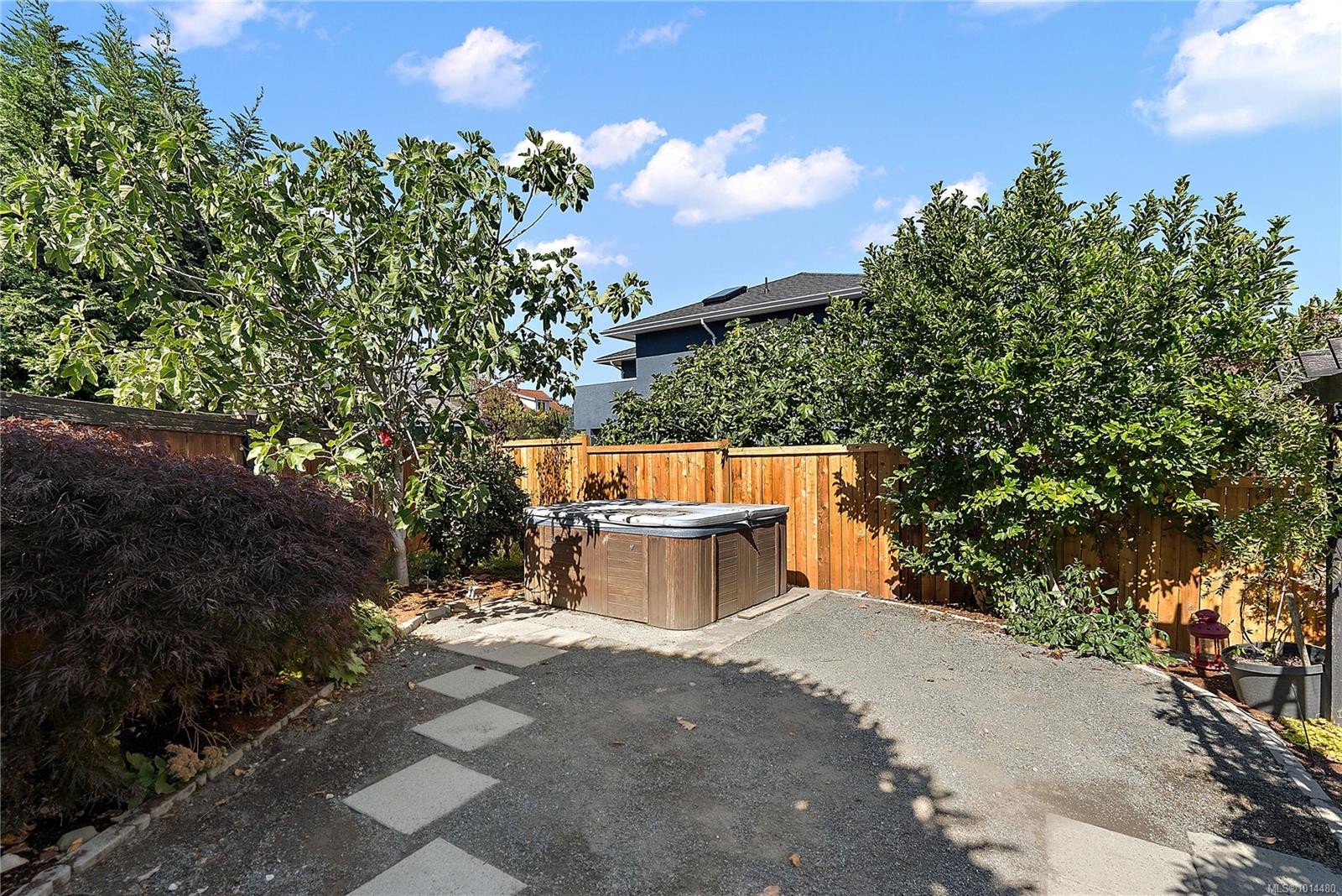 1290 Lidgate Crt, Saanich, BC