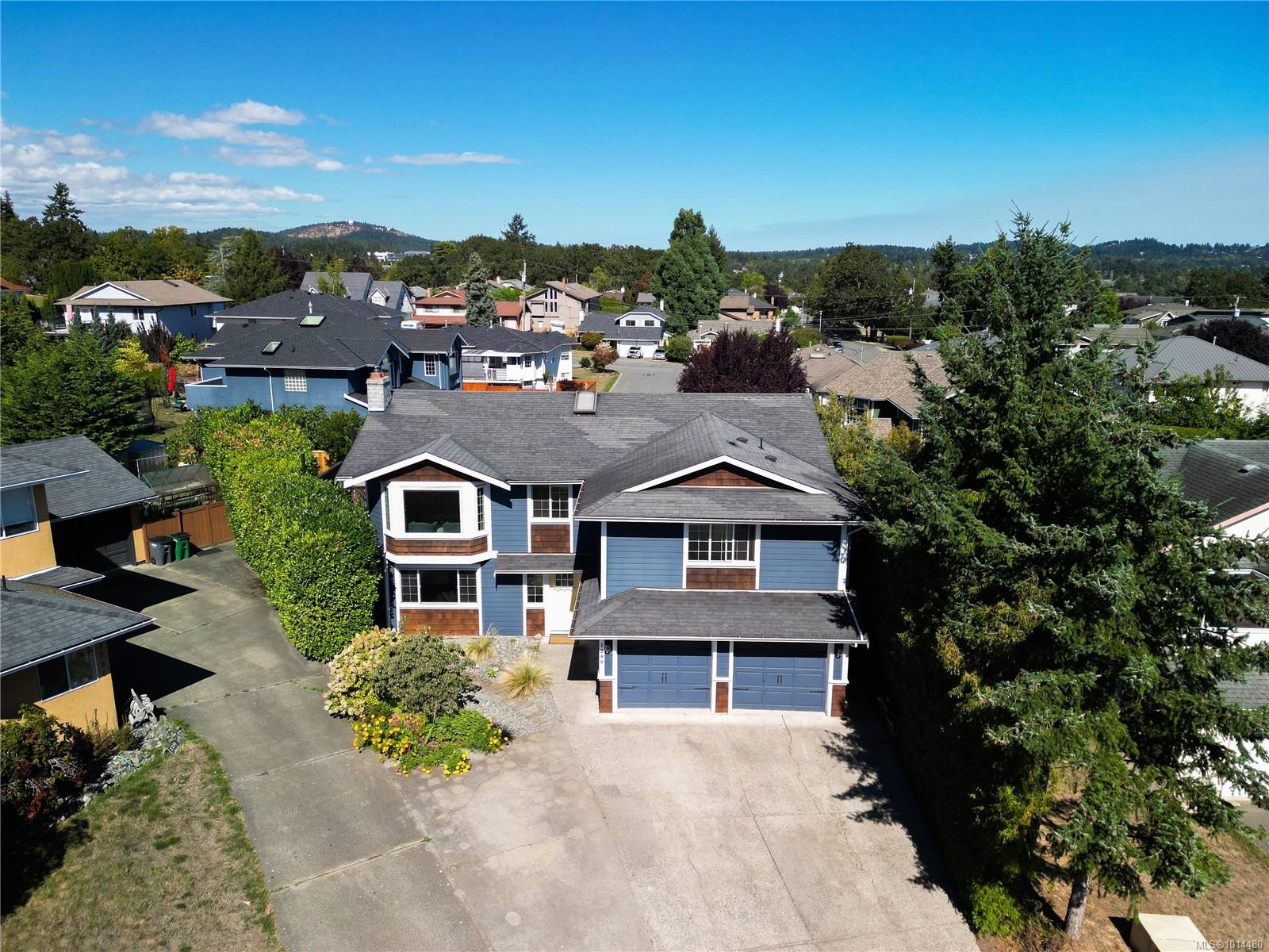1290 Lidgate Crt, Saanich, BC