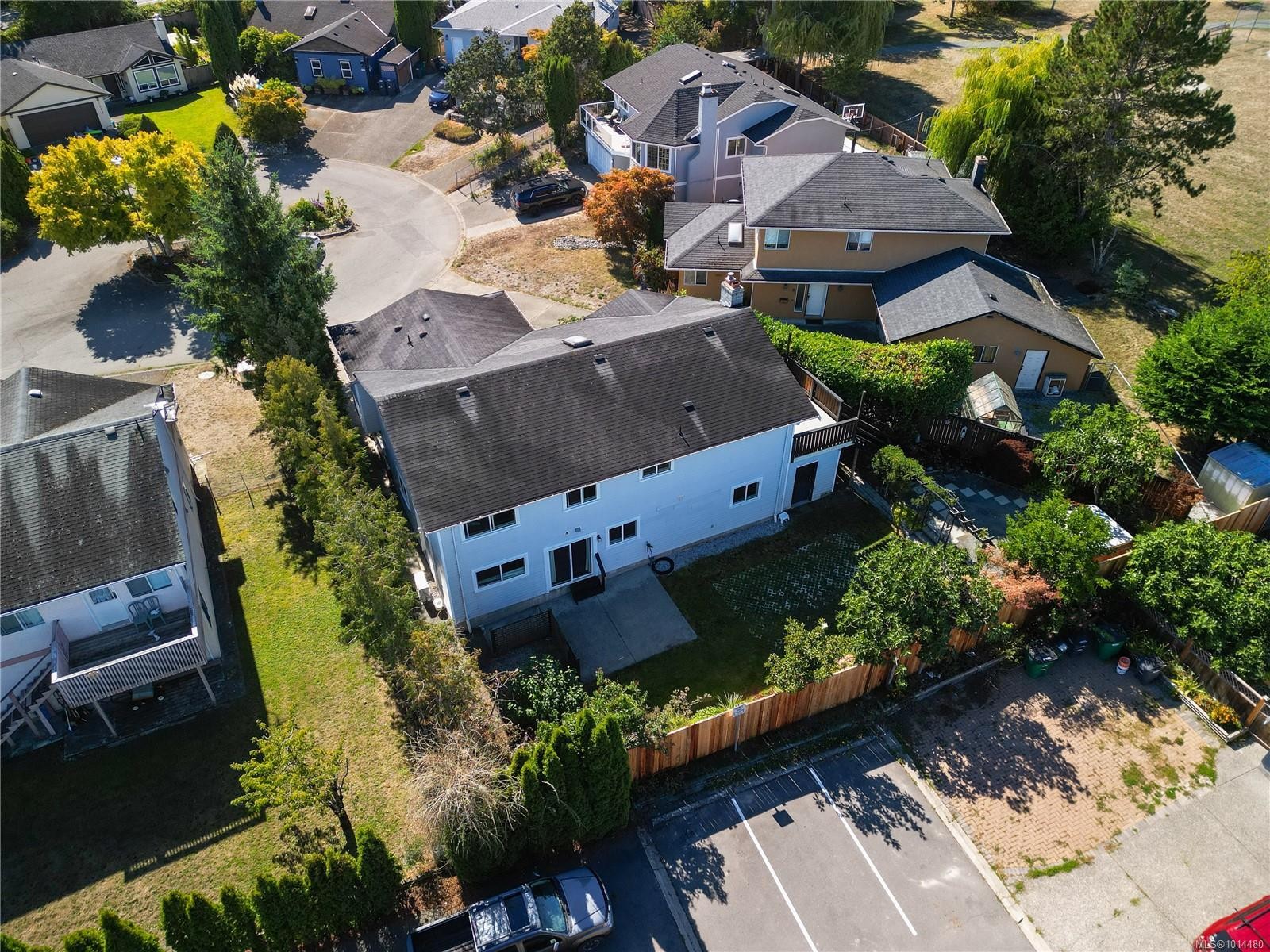 1290 Lidgate Crt, Saanich, BC