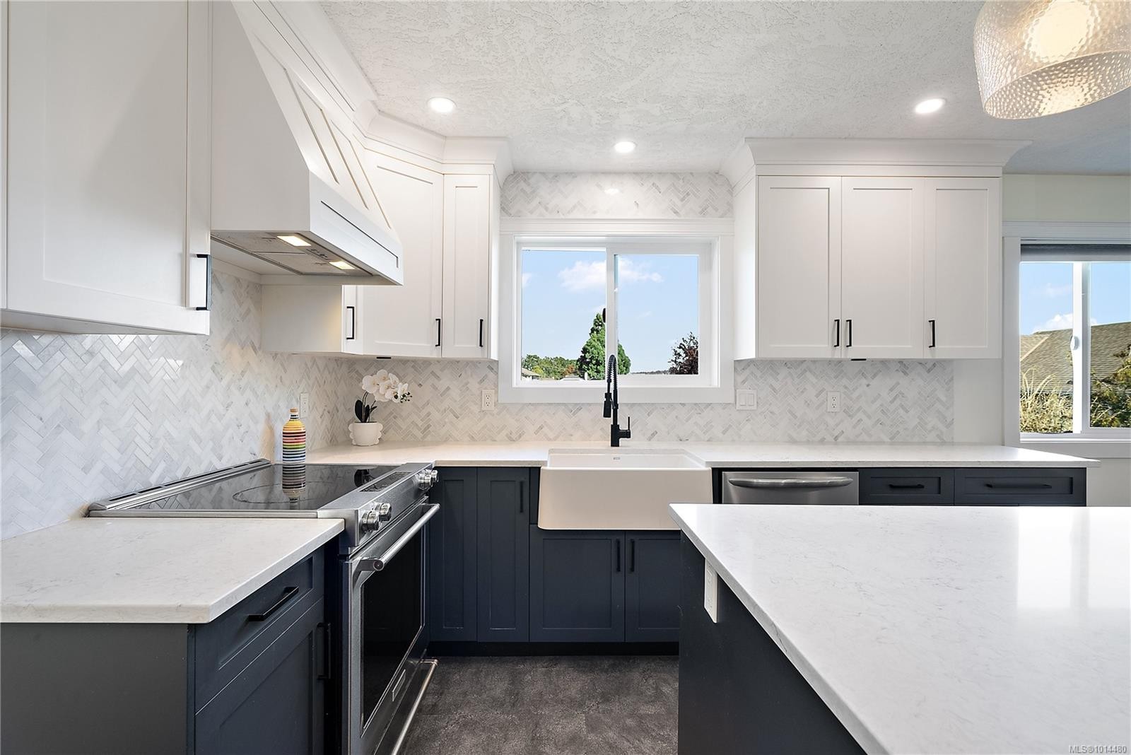 1290 Lidgate Crt, Saanich, BC