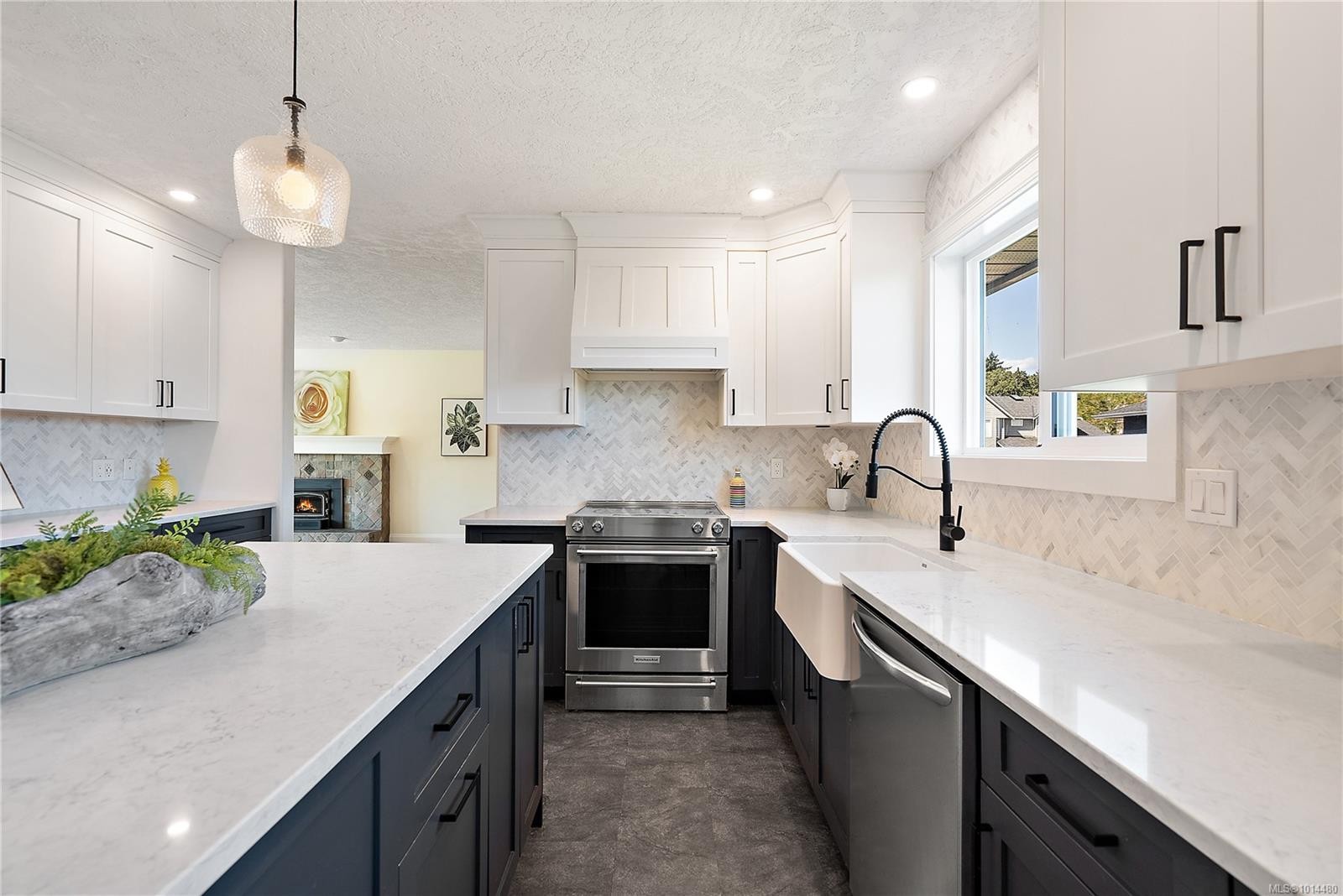 1290 Lidgate Crt, Saanich, BC