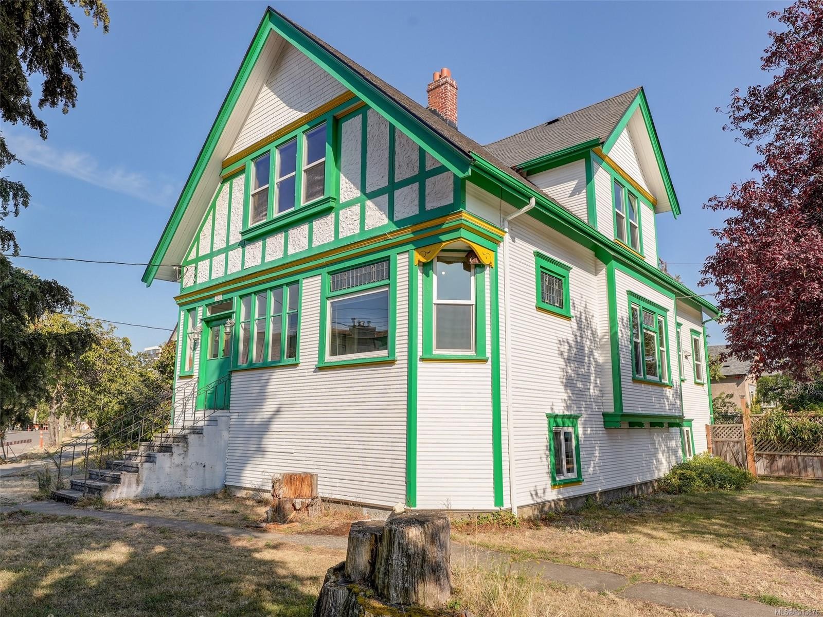 1250 Fairfield Rd, Victoria, BC