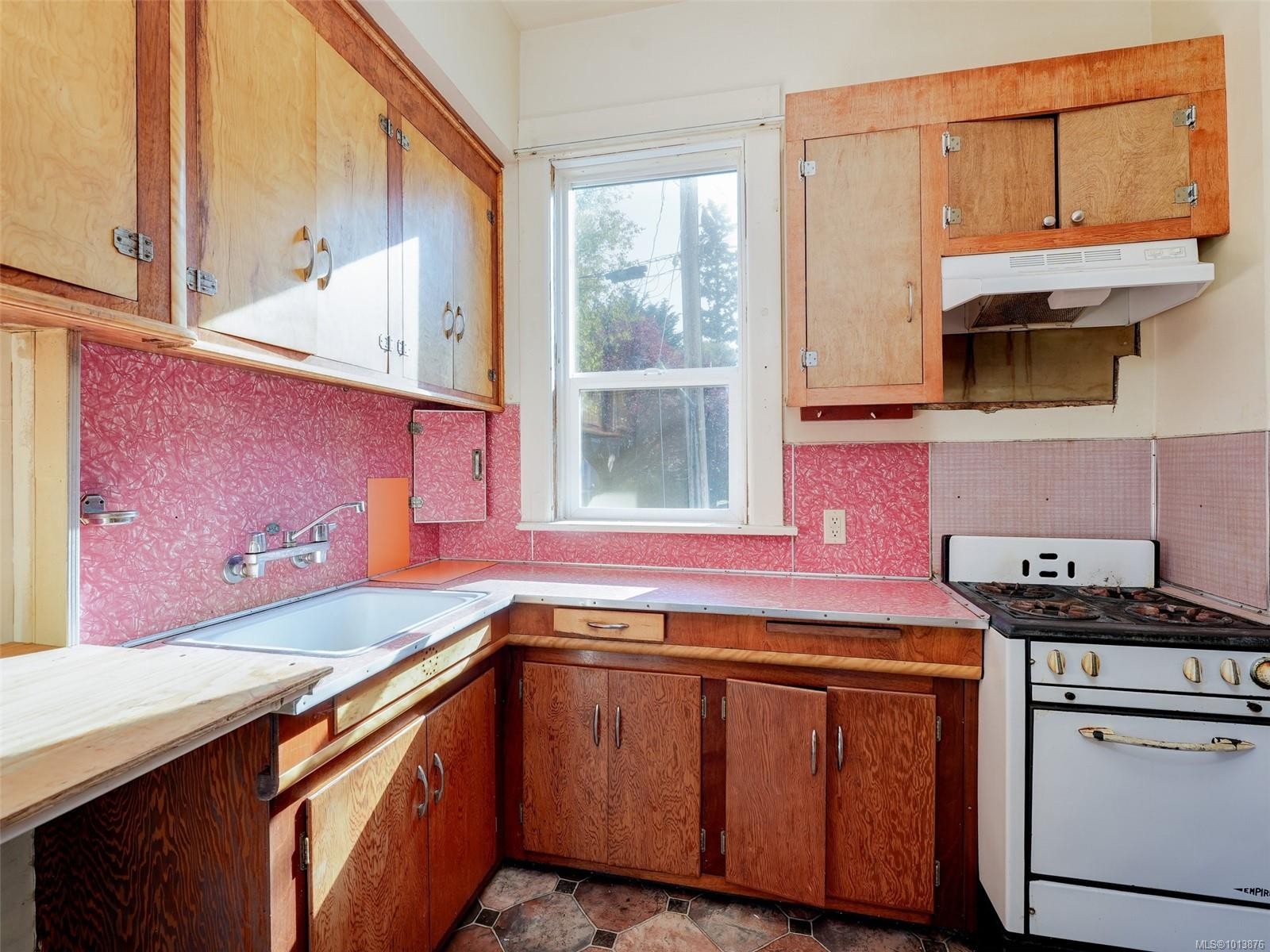 1250 Fairfield Rd, Victoria, BC