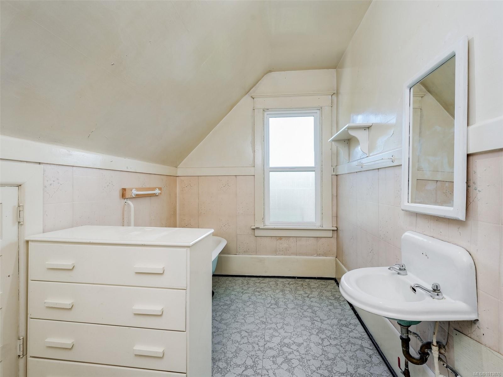 1250 Fairfield Rd, Victoria, BC