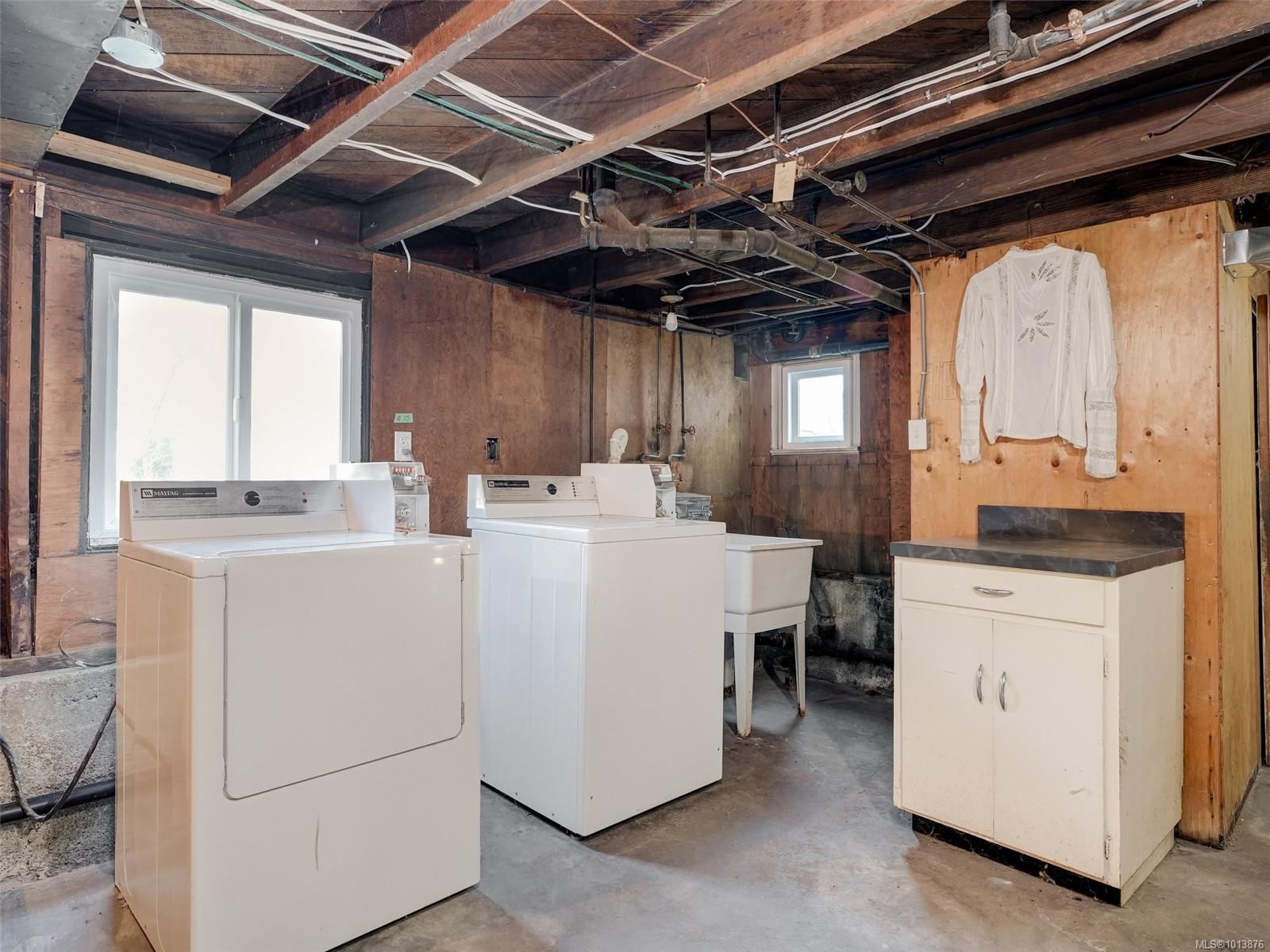 1250 Fairfield Rd, Victoria, BC