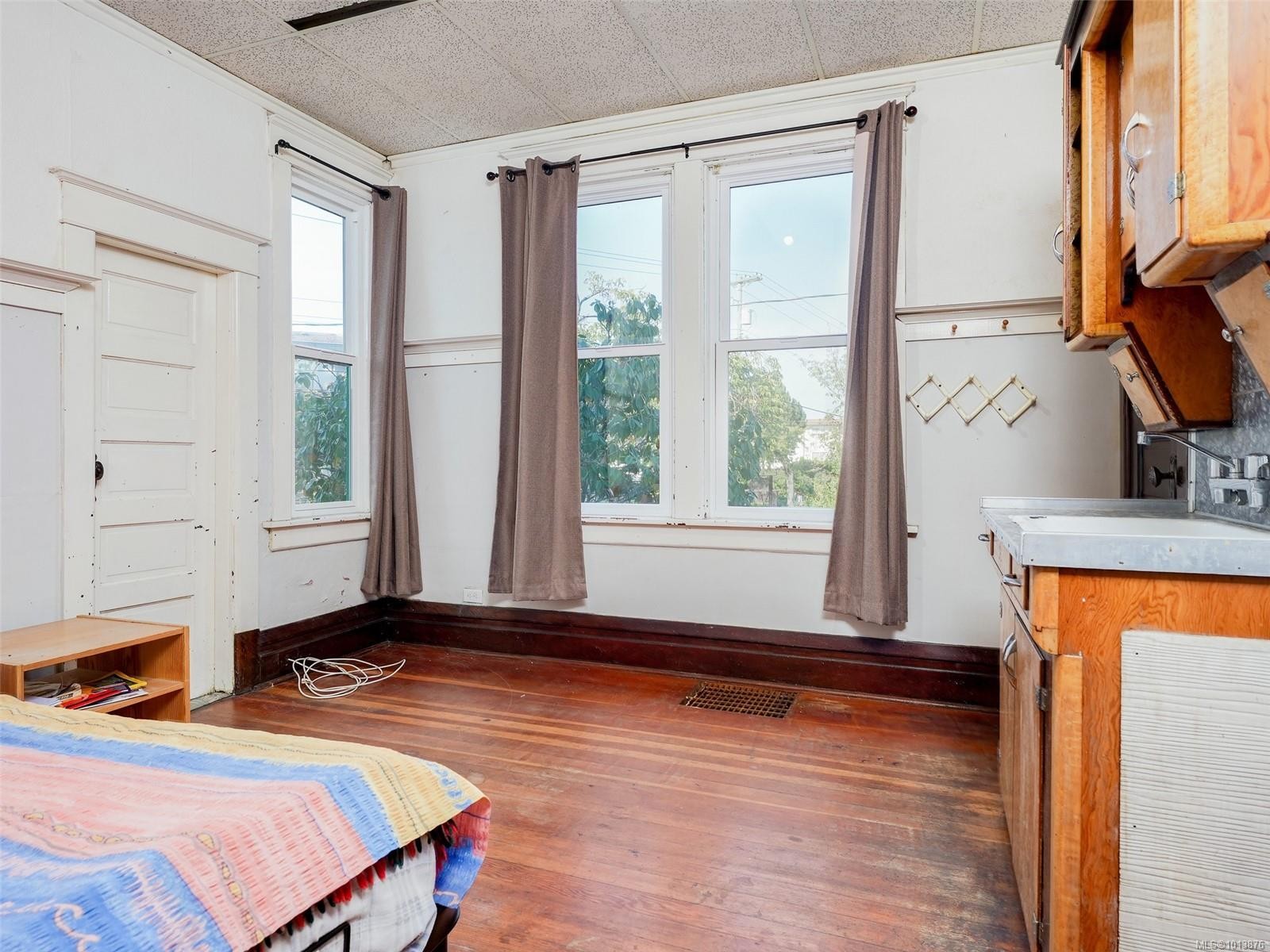 1250 Fairfield Rd, Victoria, BC