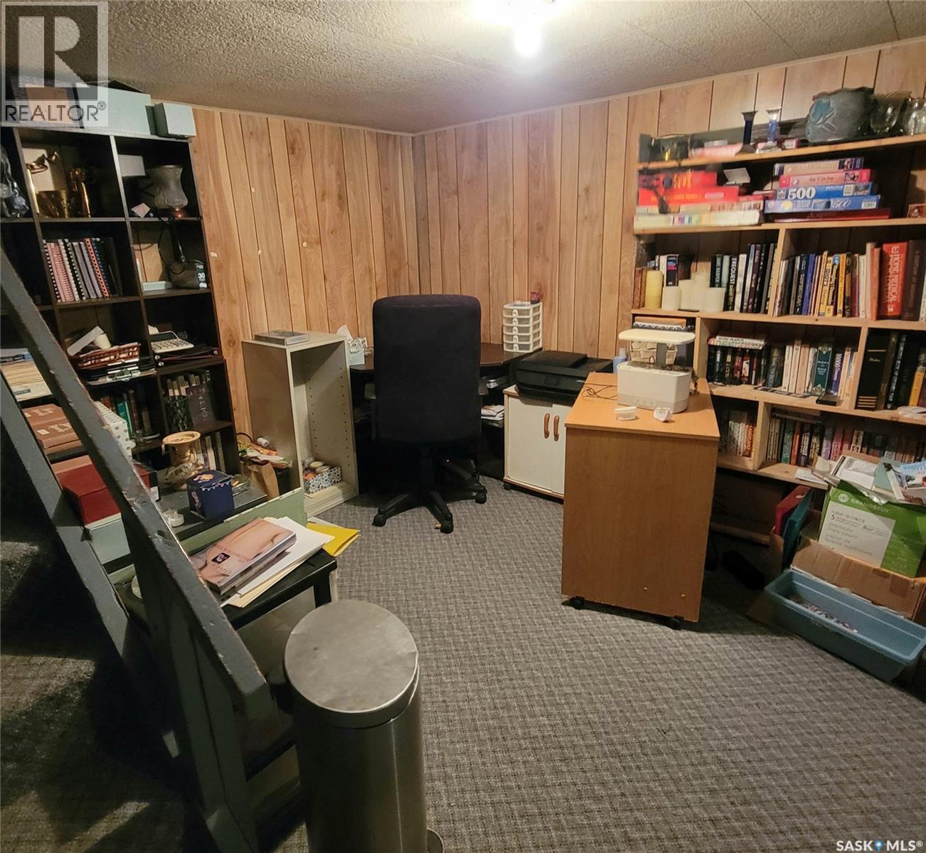 103 Brooks Avenue, Sturgis, SK - Indoor Photo Showing Office
