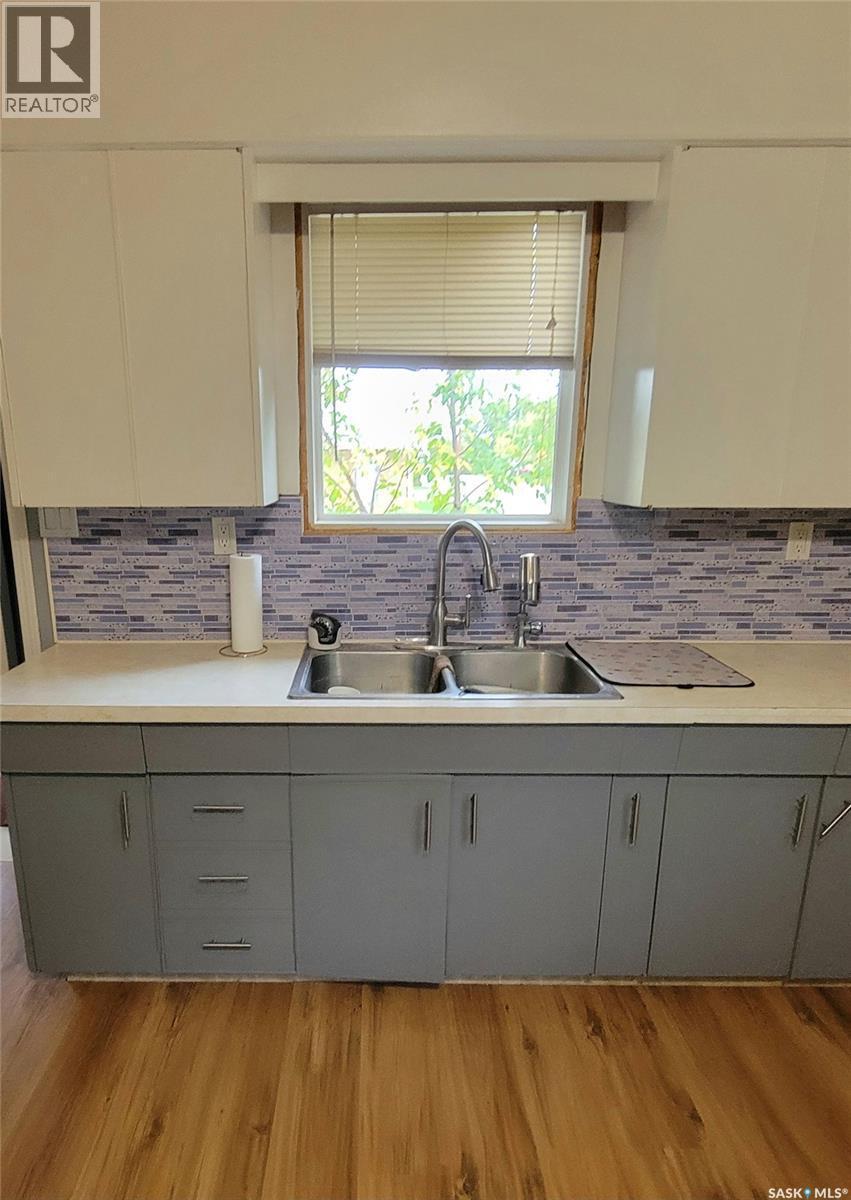 103 Brooks Avenue, Sturgis, SK - Indoor Photo Showing Kitchen With Double Sink