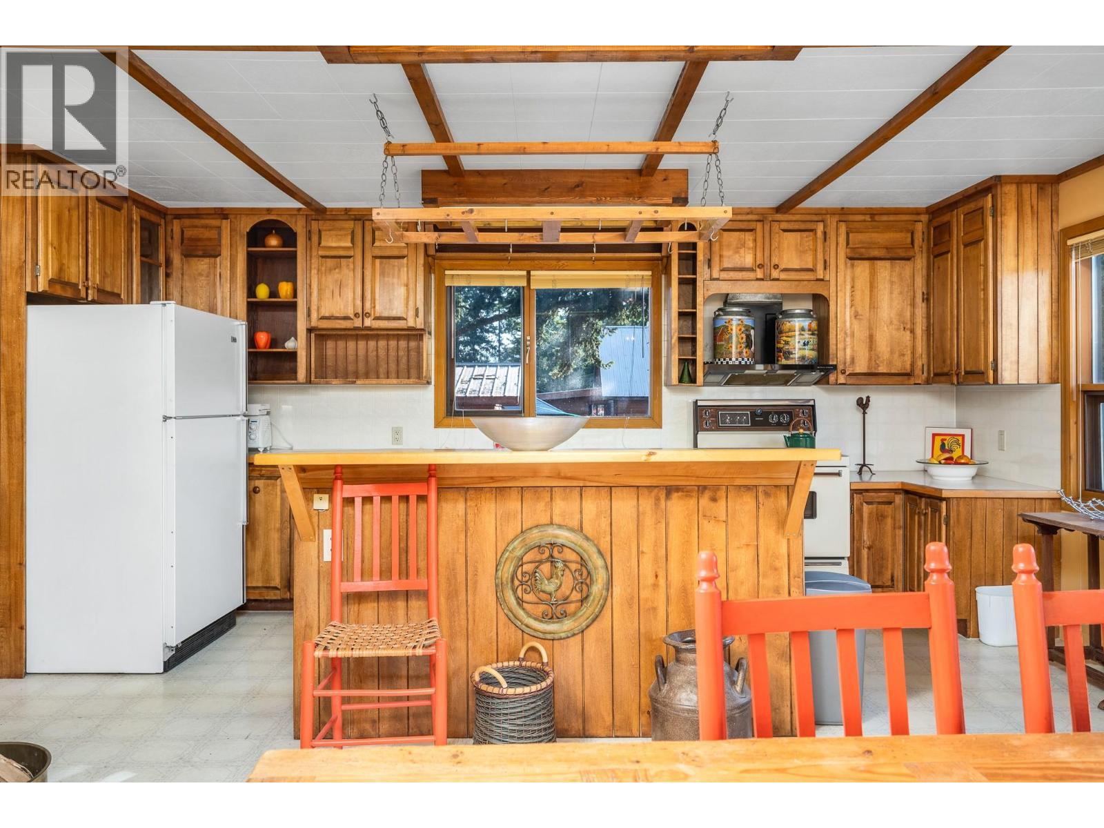599 Whitevale Road, Lumby, BC - Indoor Photo Showing Kitchen