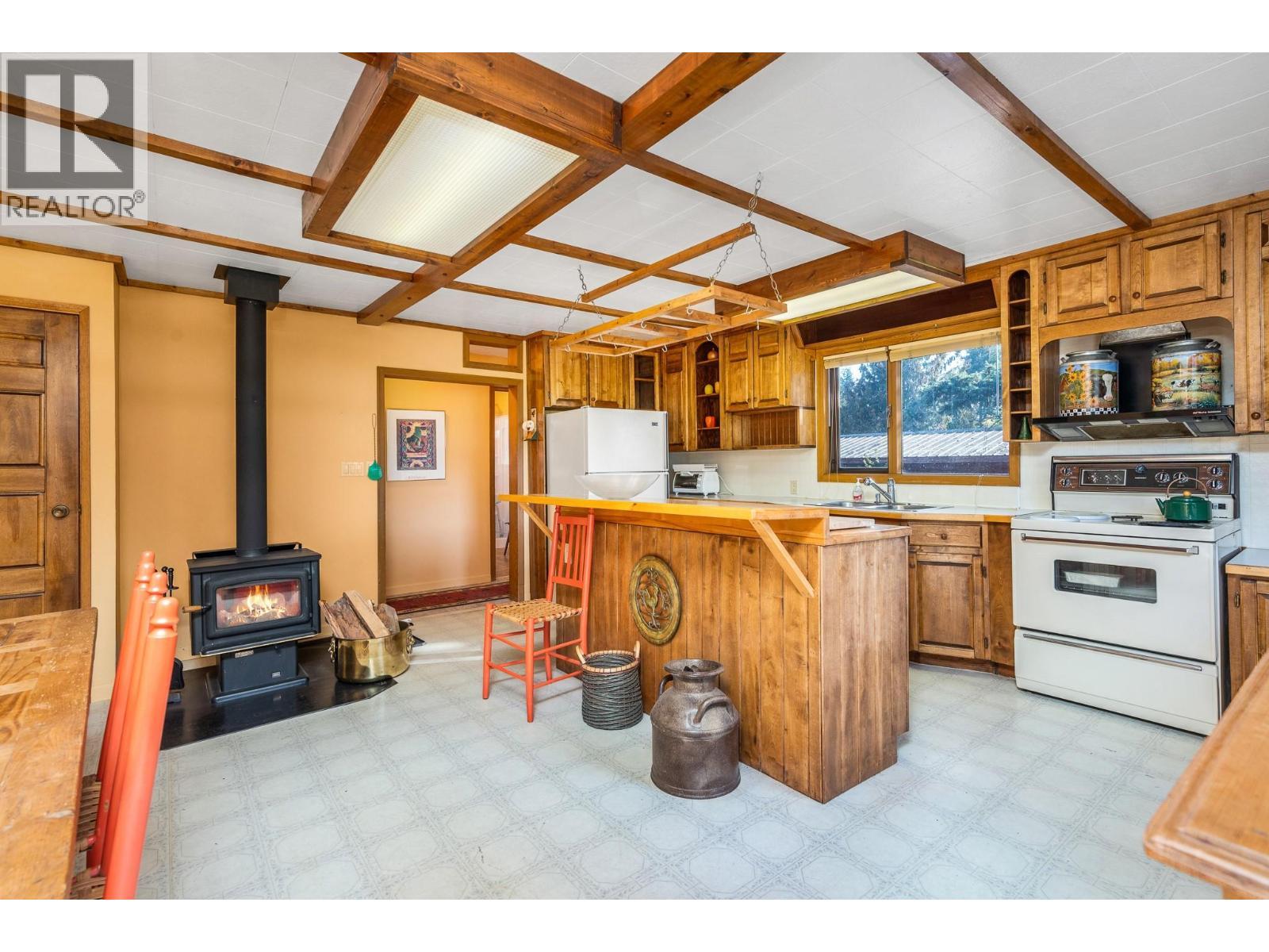 599 Whitevale Road, Lumby, BC - Indoor Photo Showing Kitchen With Double Sink