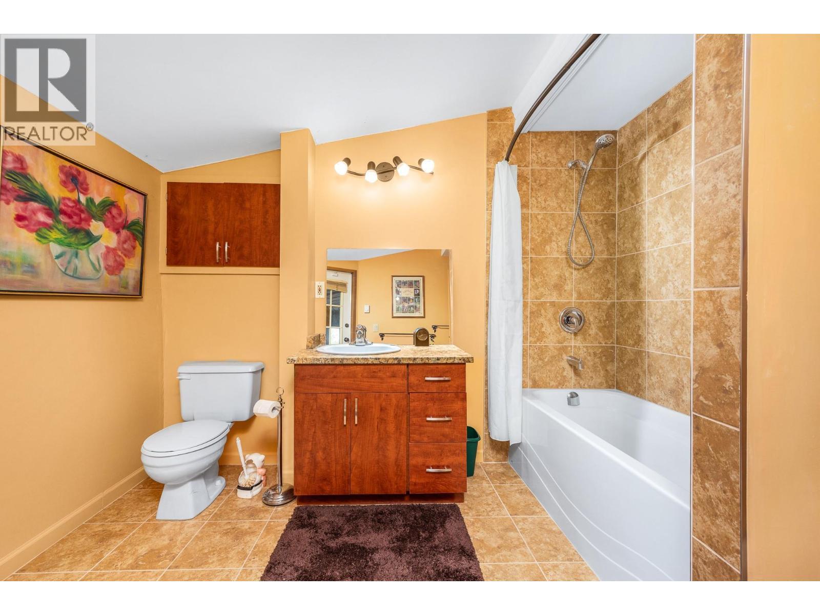 599 Whitevale Road, Lumby, BC - Indoor Photo Showing Bathroom