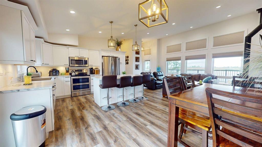 40 Birch Bay, Thomas Lake, MB - Indoor Photo Showing Other Room