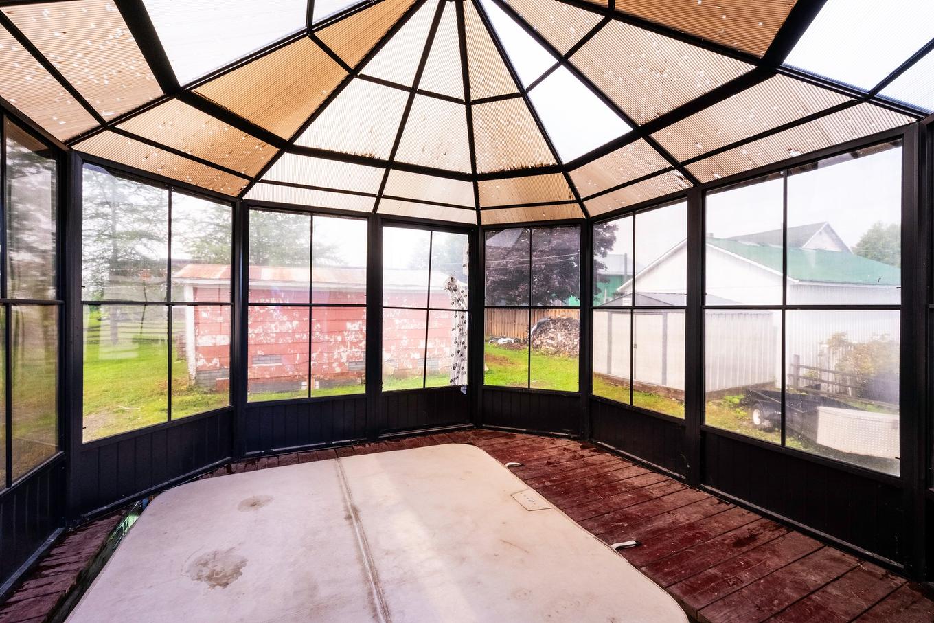 Hot tub - 94Z Rue Bellevue, Saint-Pamphile, QC - Indoor Photo Showing Other Room