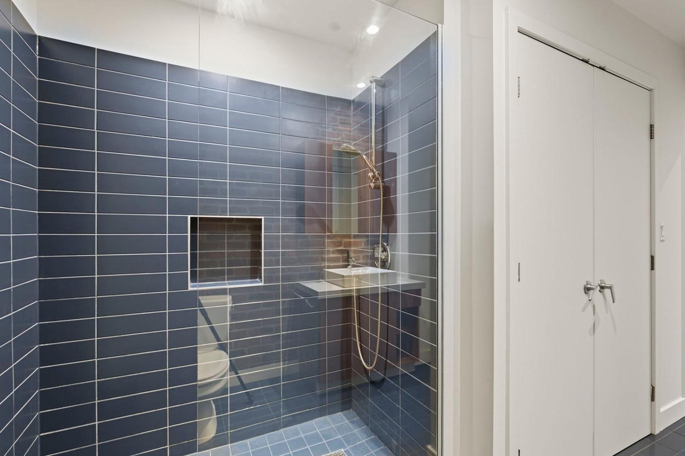 Bathroom - 411-1015 Rue William, Montréal (Le Sud-Ouest), QC - Indoor