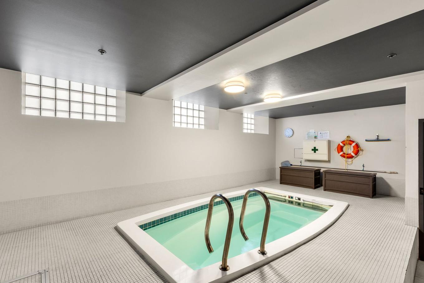 Pool - 411-1015 Rue William, Montréal (Le Sud-Ouest), QC - Indoor Photo Showing Other Room With In Ground Pool