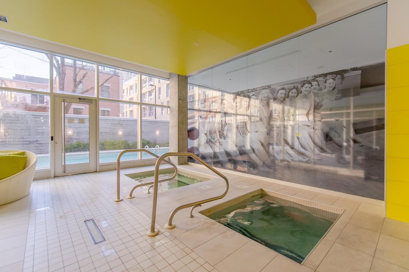 Spa - 1648-1414 Rue Chomedey, Montréal (Ville-Marie), QC - Indoor Photo Showing Other Room With In Ground Pool