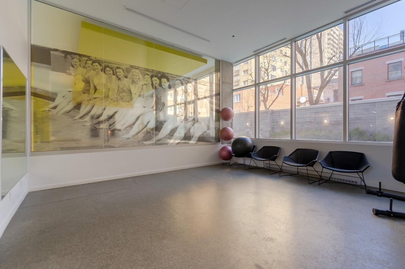 Salle d'exercice - 1648-1414 Rue Chomedey, Montréal (Ville-Marie), QC - Indoor Photo Showing Other Room