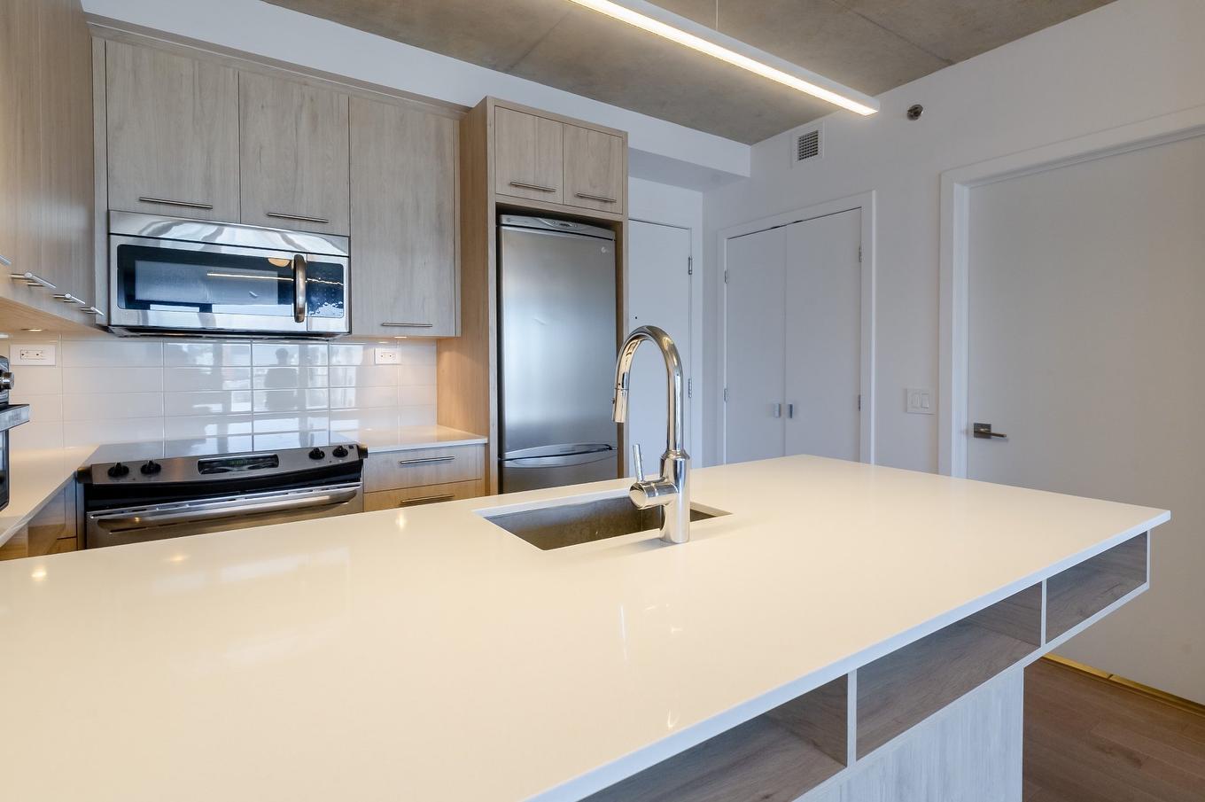 Cuisine - 1648-1414 Rue Chomedey, Montréal (Ville-Marie), QC - Indoor Photo Showing Kitchen With Upgraded Kitchen