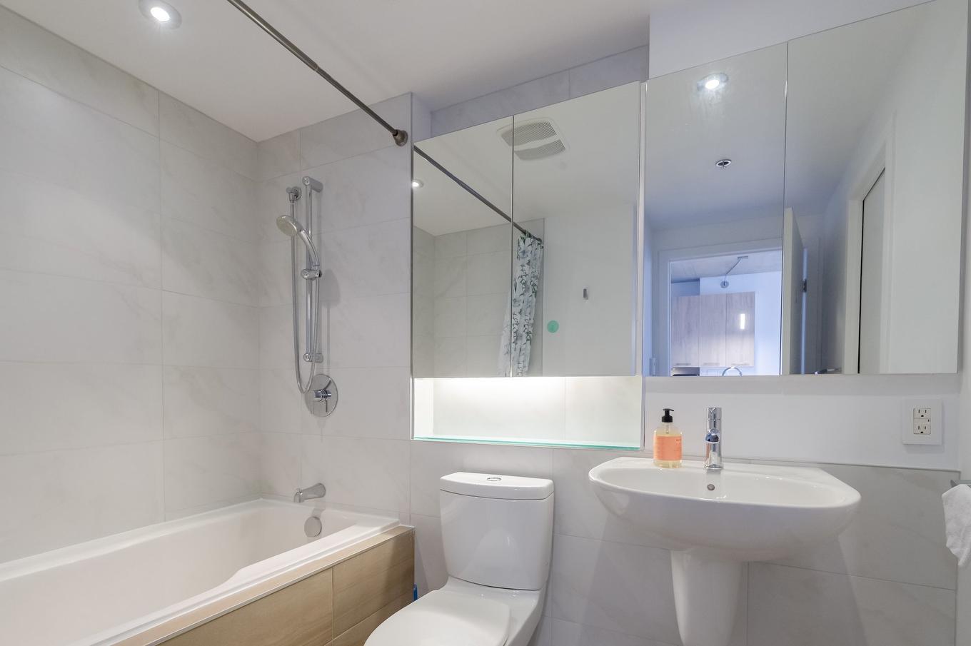 Salle de bains - 1648-1414 Rue Chomedey, Montréal (Ville-Marie), QC - Indoor Photo Showing Bathroom