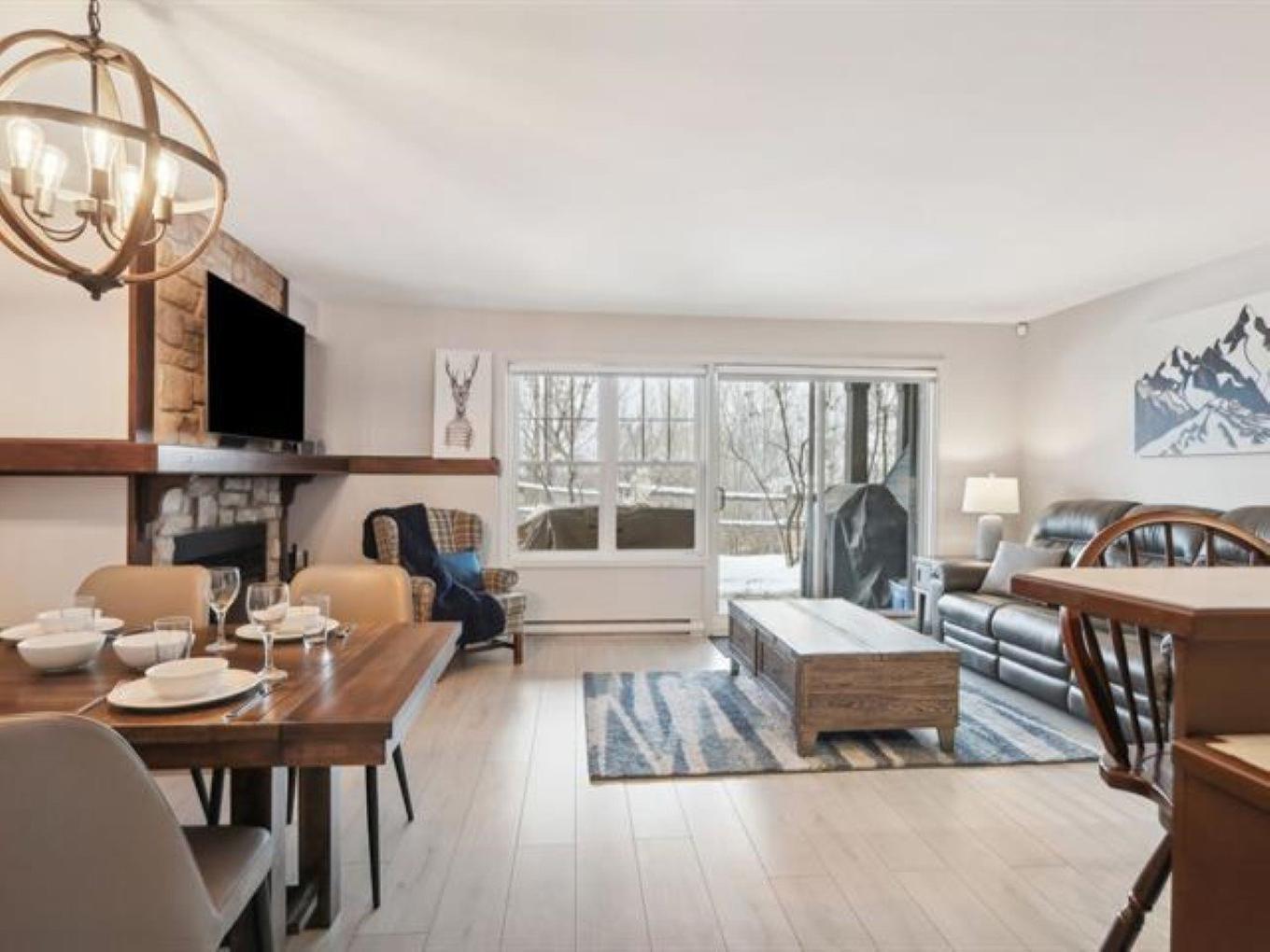 Overall view - 3-250 Rue Du Mont-Plaisant, Mont-Tremblant, QC - Indoor With Fireplace