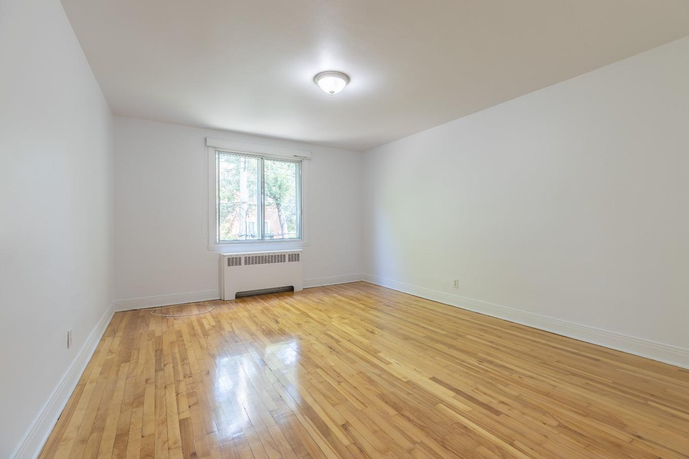 Primary bedroom - 5985 Rue Souart, Montréal (Côte-Des-Neiges/Notre-Dame-De-Grâce), QC - Indoor Photo Showing Other Room
