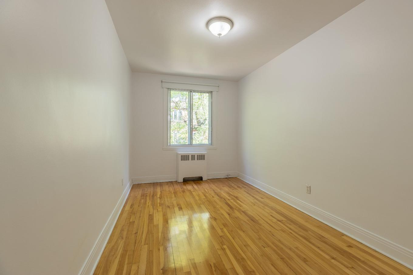 Bedroom - 5985 Rue Souart, Montréal (Côte-Des-Neiges/Notre-Dame-De-Grâce), QC - Indoor Photo Showing Other Room