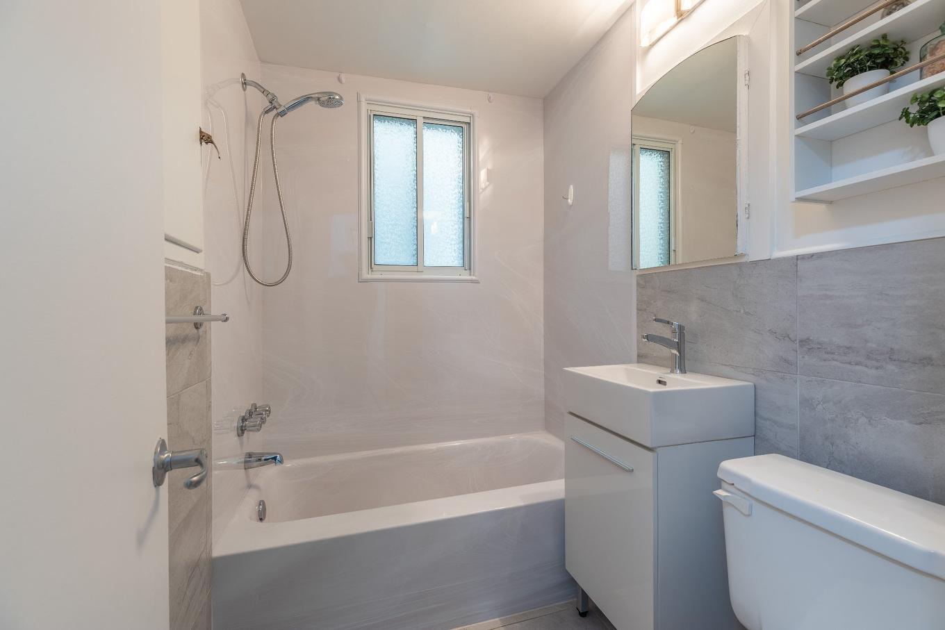 Bathroom - 5985 Rue Souart, Montréal (Côte-Des-Neiges/Notre-Dame-De-Grâce), QC - Indoor Photo Showing Bathroom