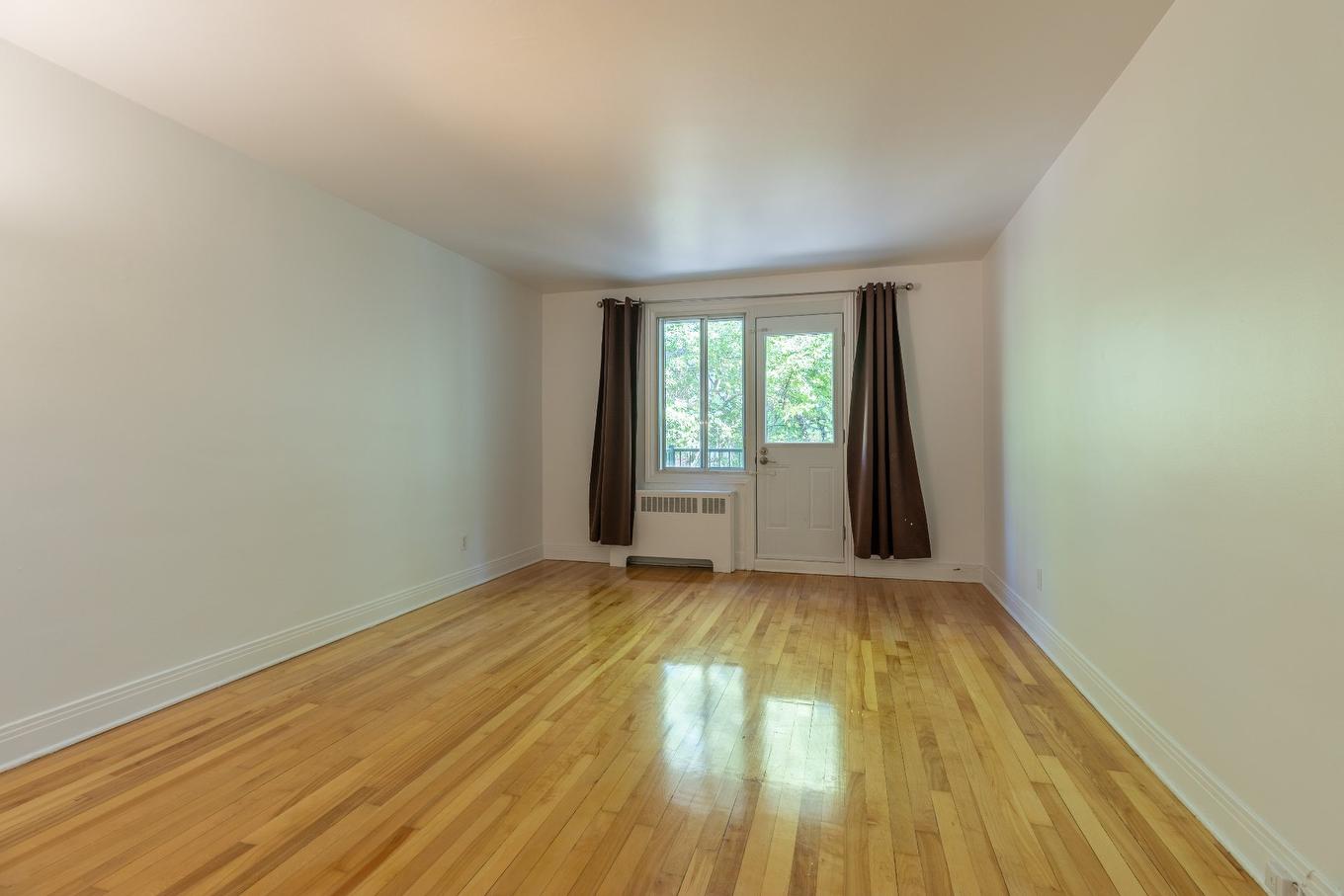 Living room - 5985 Rue Souart, Montréal (Côte-Des-Neiges/Notre-Dame-De-Grâce), QC - Indoor Photo Showing Other Room