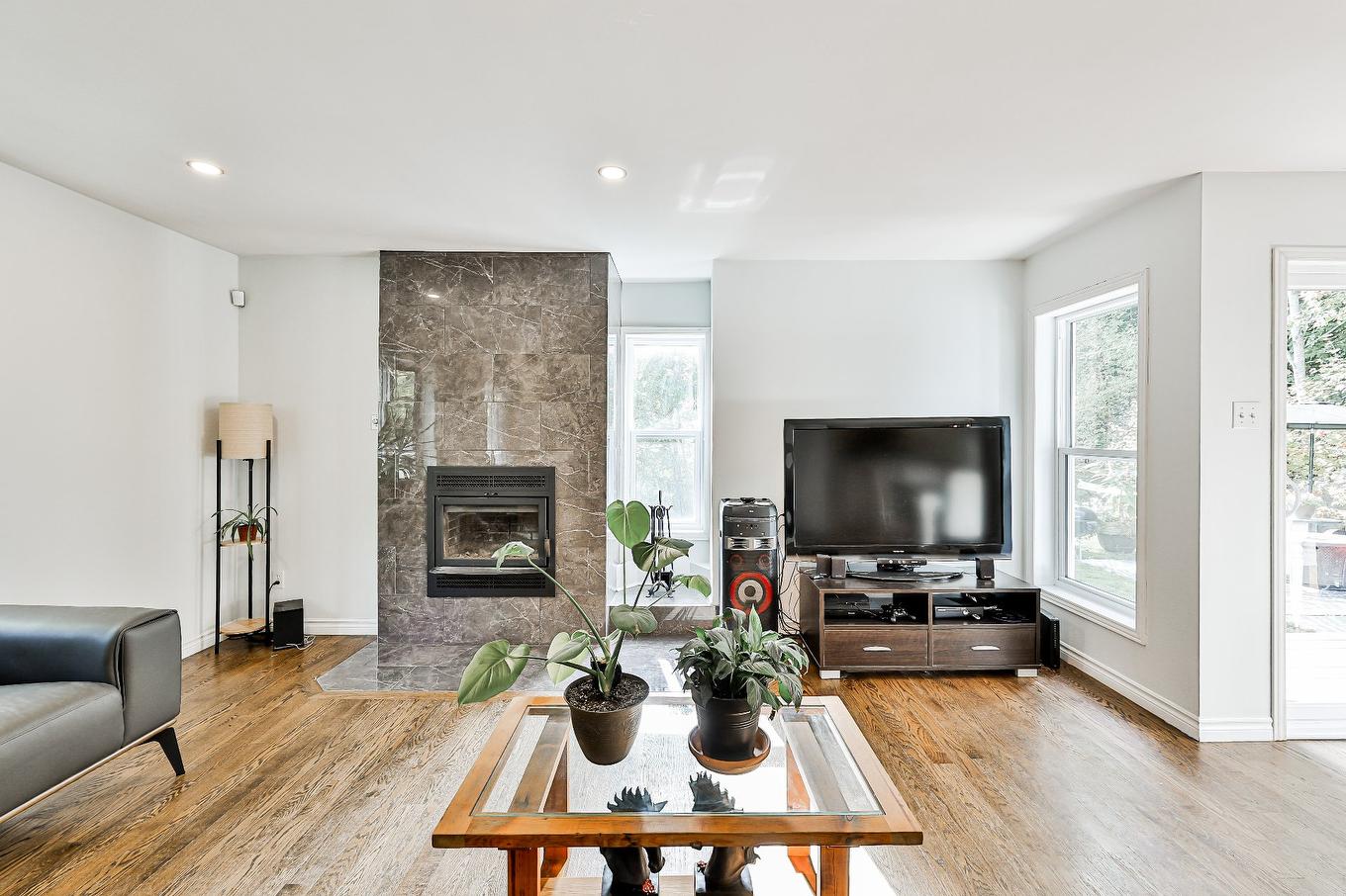 Salon - 1200 Route 329 S., Sainte-Agathe-Des-Monts, QC - Indoor Photo Showing Living Room With Fireplace