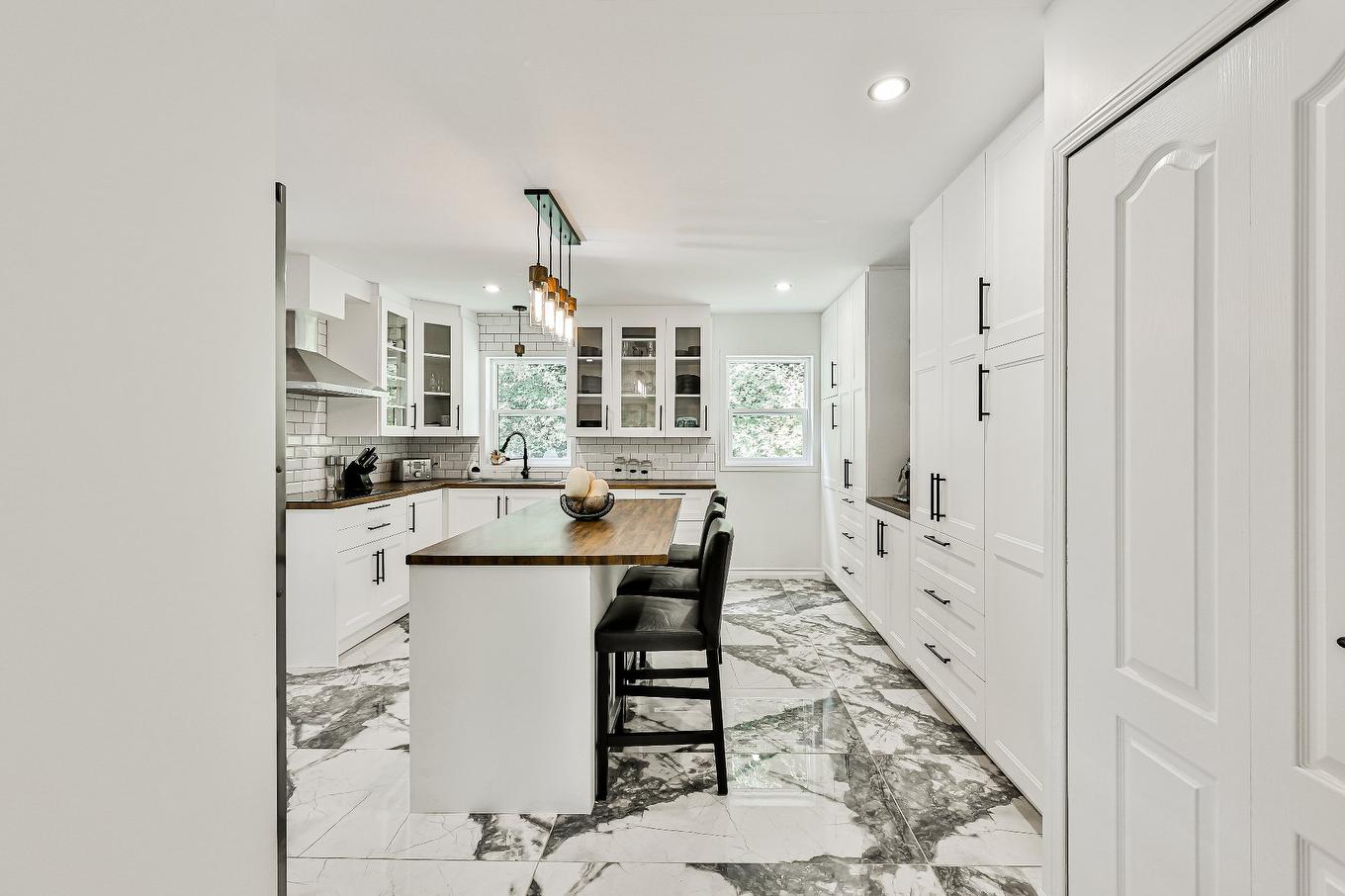 Cuisine - 1200 Route 329 S., Sainte-Agathe-Des-Monts, QC - Indoor