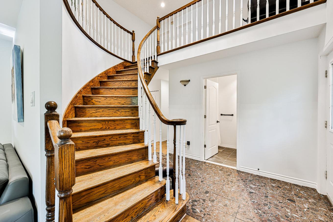 Escalier - 1200 Route 329 S., Sainte-Agathe-Des-Monts, QC - Indoor Photo Showing Other Room