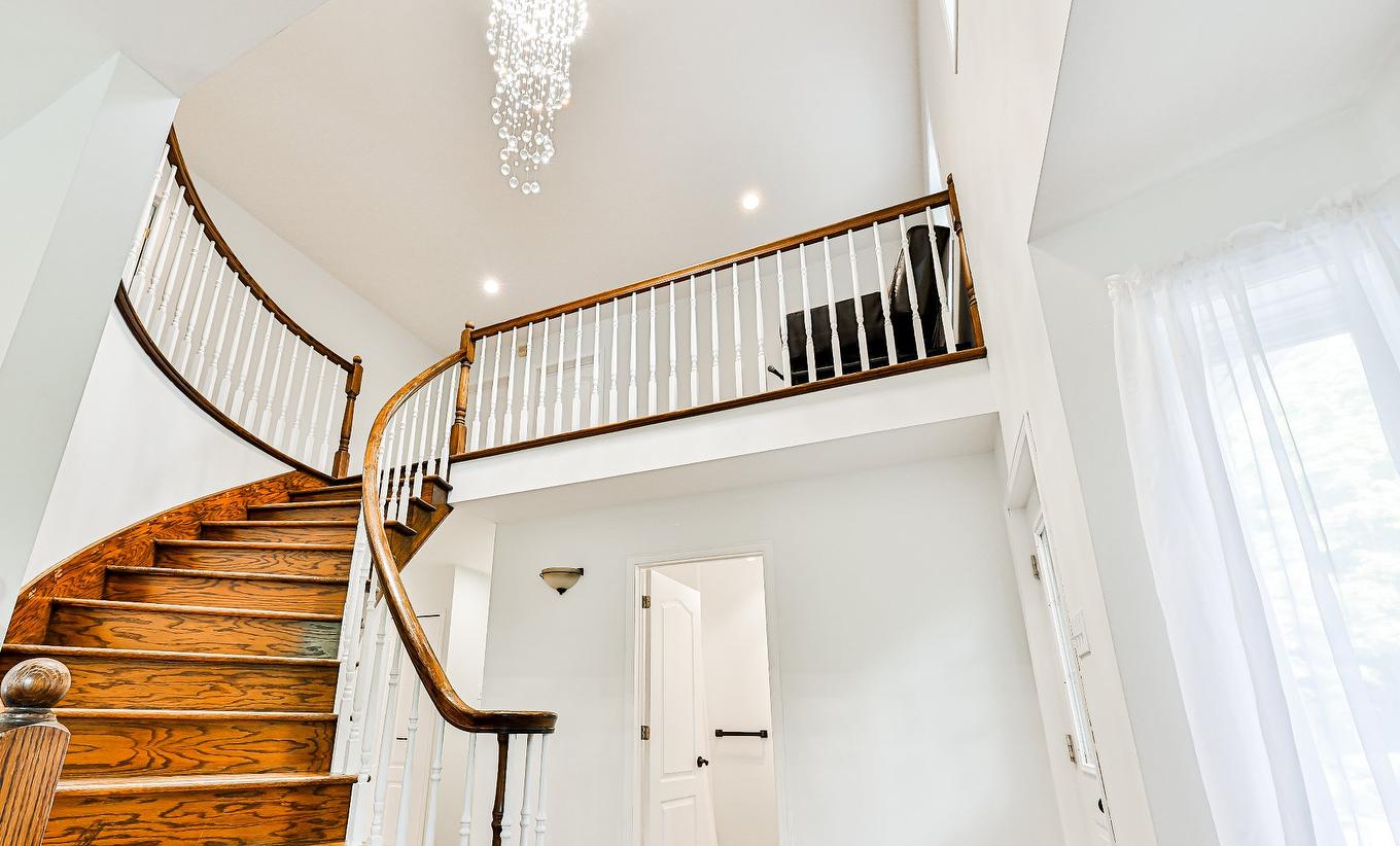 Escalier - 1200 Route 329 S., Sainte-Agathe-Des-Monts, QC - Indoor Photo Showing Other Room