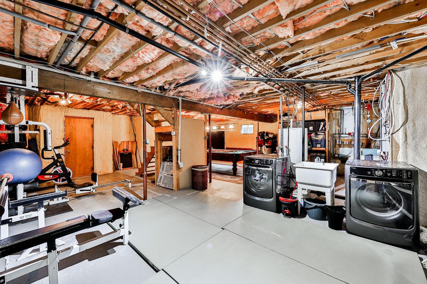 Salle familiale - 1200 Route 329 S., Sainte-Agathe-Des-Monts, QC - Indoor Photo Showing Basement