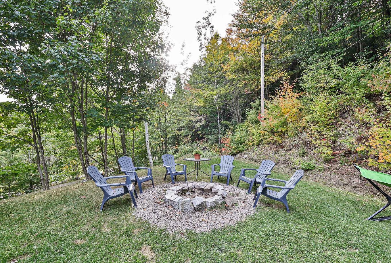 Cour - 1200 Route 329 S., Sainte-Agathe-Des-Monts, QC - Outdoor