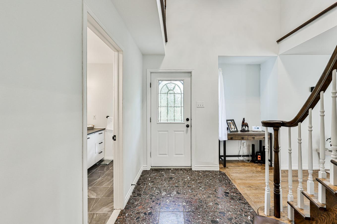 Hall d'entrée/Vestibule - 1200 Route 329 S., Sainte-Agathe-Des-Monts, QC - Indoor Photo Showing Other Room