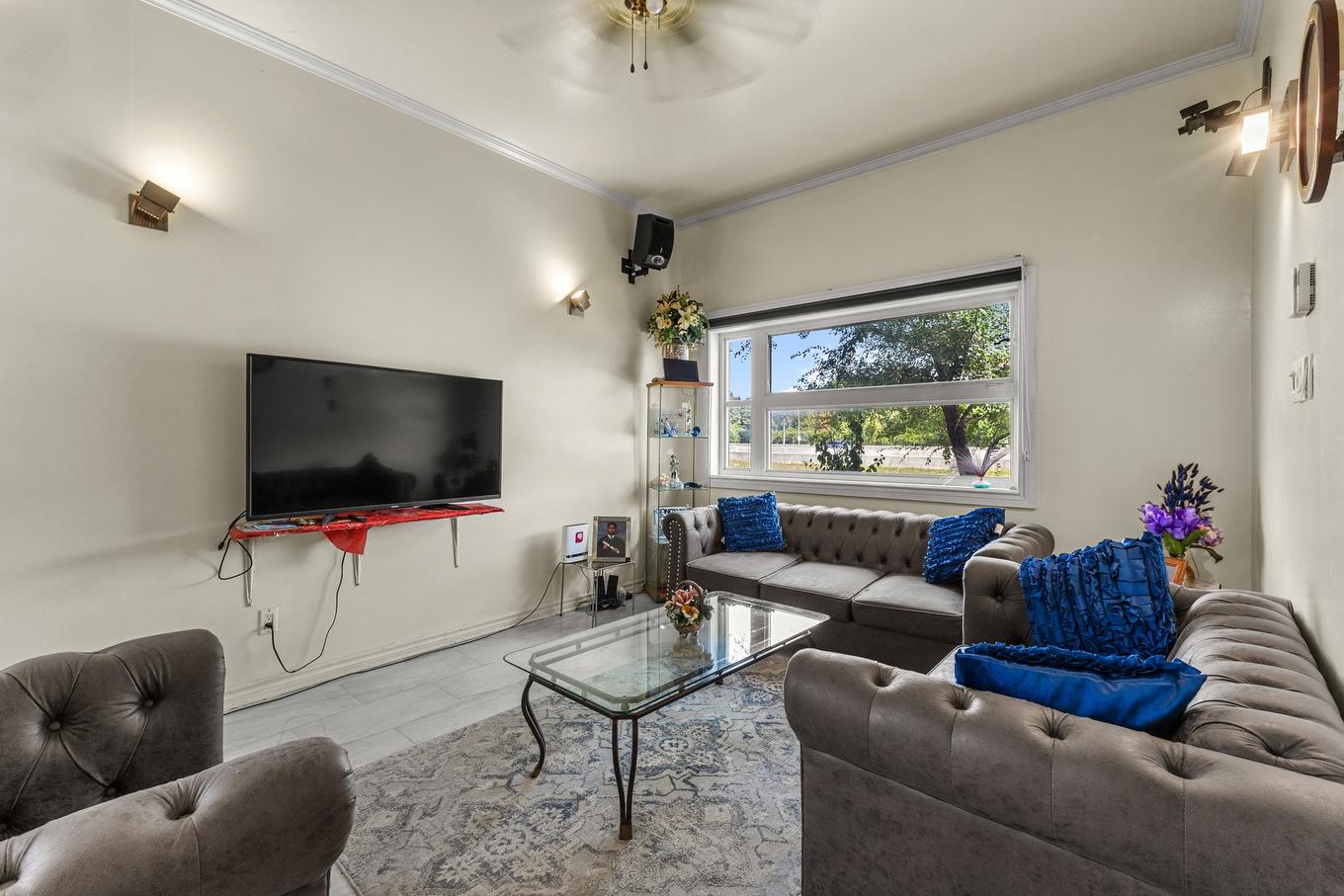Salon - 4040 40E Avenue, Montréal (Rivière-Des-Prairies/Pointe-Aux-Trembles), QC - Indoor Photo Showing Living Room