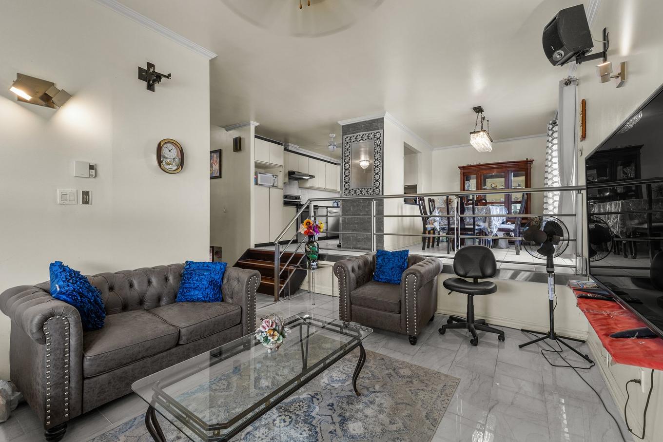 Salon - 4040 40E Avenue, Montréal (Rivière-Des-Prairies/Pointe-Aux-Trembles), QC - Indoor Photo Showing Living Room