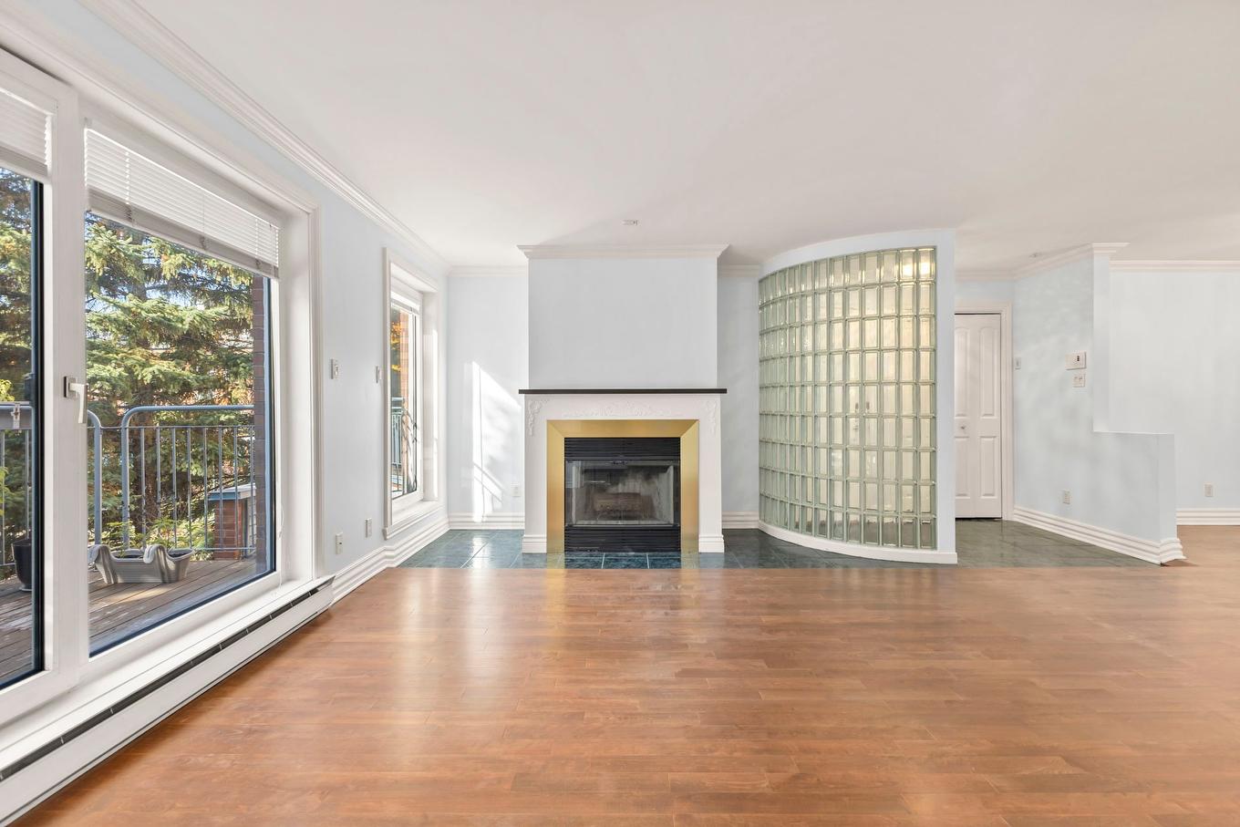 Salon - 508 Rue De La Noue, Montréal (Verdun/Île-Des-Soeurs), QC - Indoor Photo Showing Living Room With Fireplace