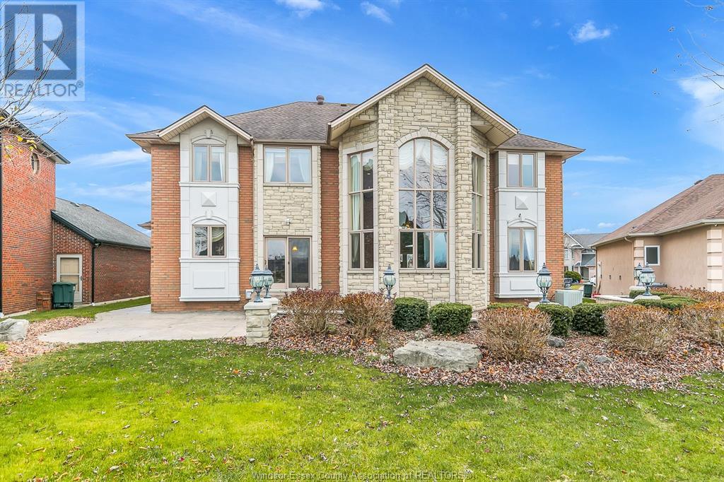 1585 Stoneybrook Crescent, Windsor, ON - Outdoor With Facade