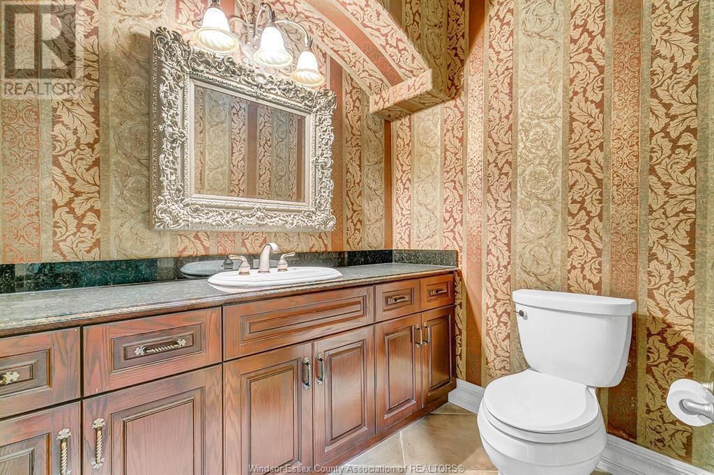 1585 Stoneybrook Crescent, Windsor, ON - Indoor Photo Showing Bathroom