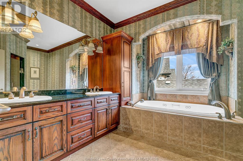 1585 Stoneybrook Crescent, Windsor, ON - Indoor Photo Showing Bathroom