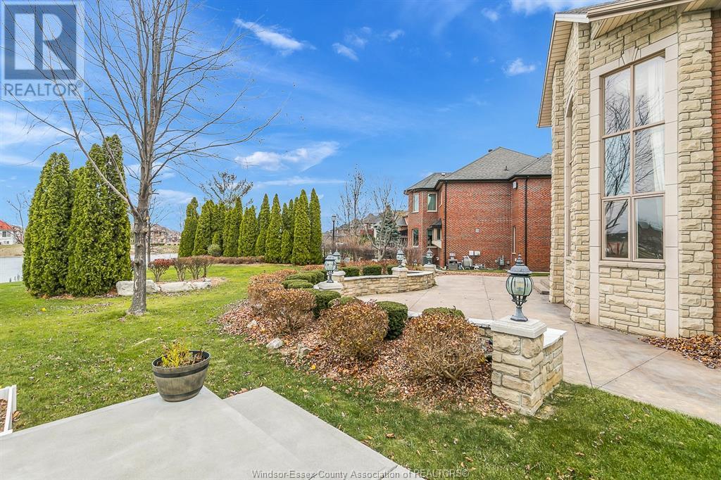 1585 Stoneybrook Crescent, Windsor, ON - Outdoor