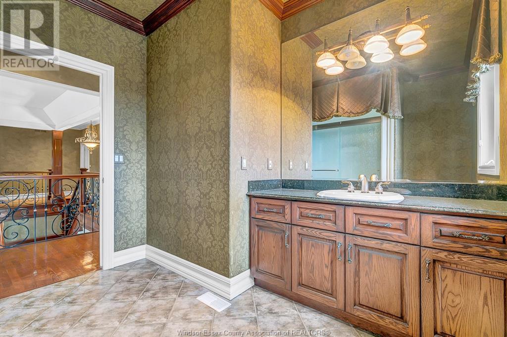 1585 Stoneybrook Crescent, Windsor, ON - Indoor Photo Showing Bathroom