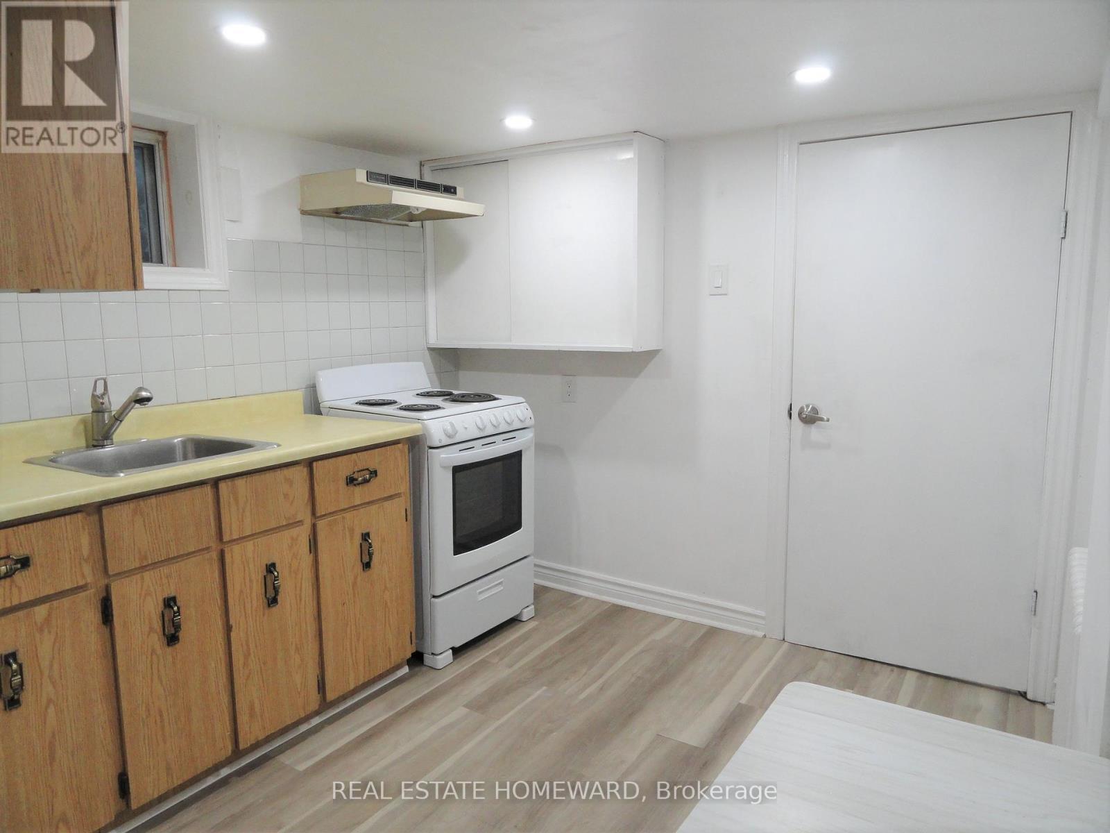 (Lower Level) - 328 Linsmore Crescent, Toronto, ON - Indoor Photo Showing Kitchen