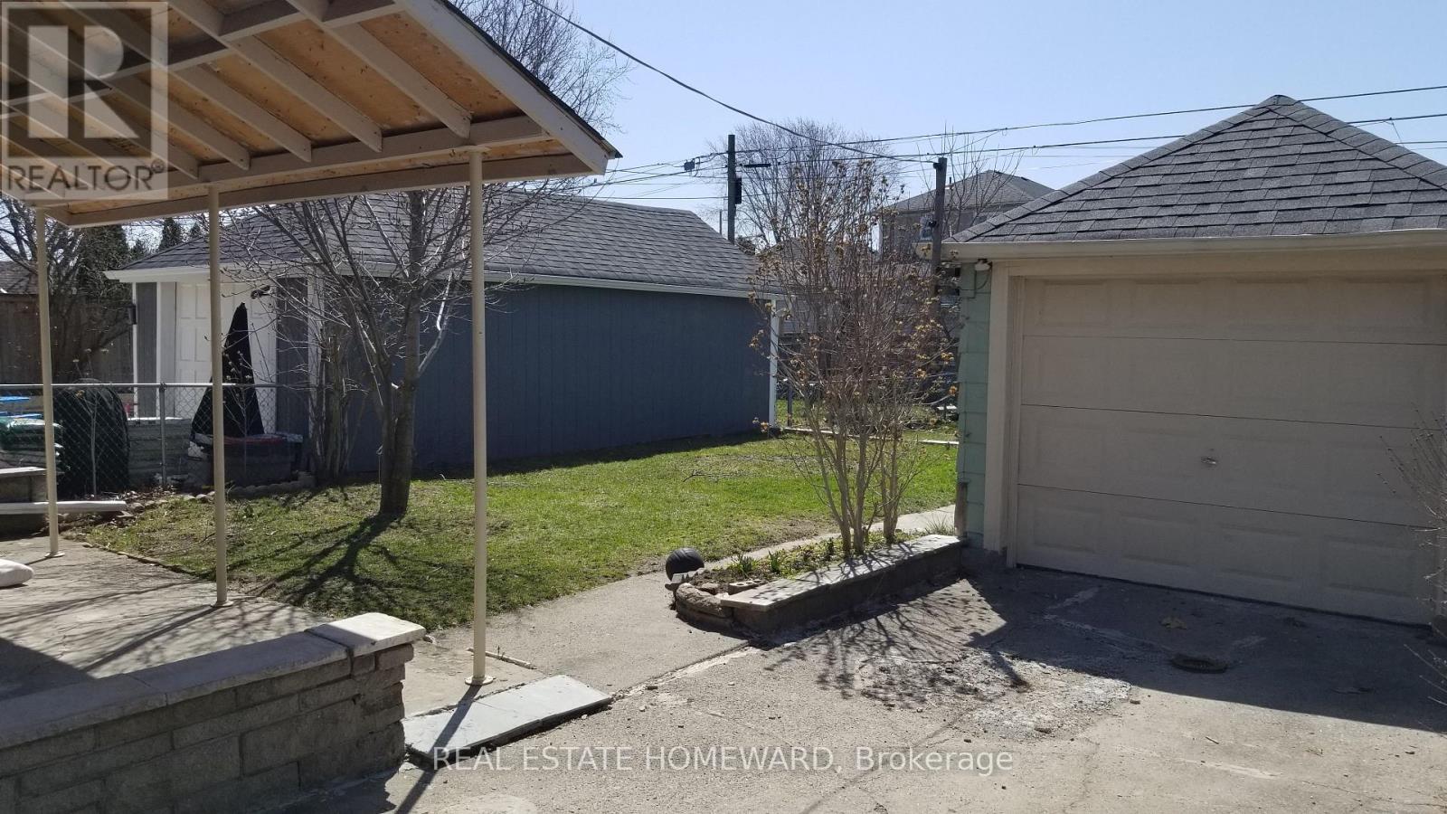 (Lower Level) - 328 Linsmore Crescent, Toronto, ON - Outdoor