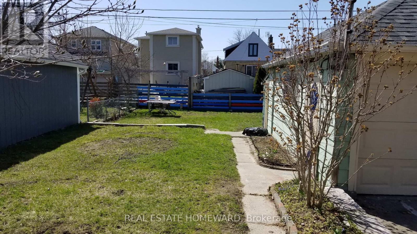 (Lower Level) - 328 Linsmore Crescent, Toronto, ON - Outdoor