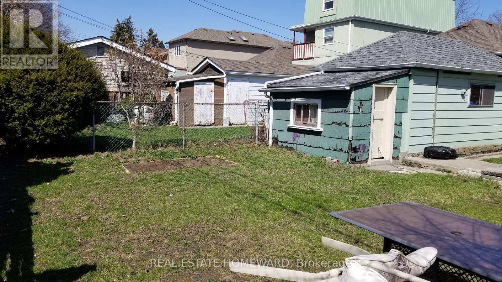 (Lower Level) - 328 Linsmore Crescent, Toronto, ON - Outdoor