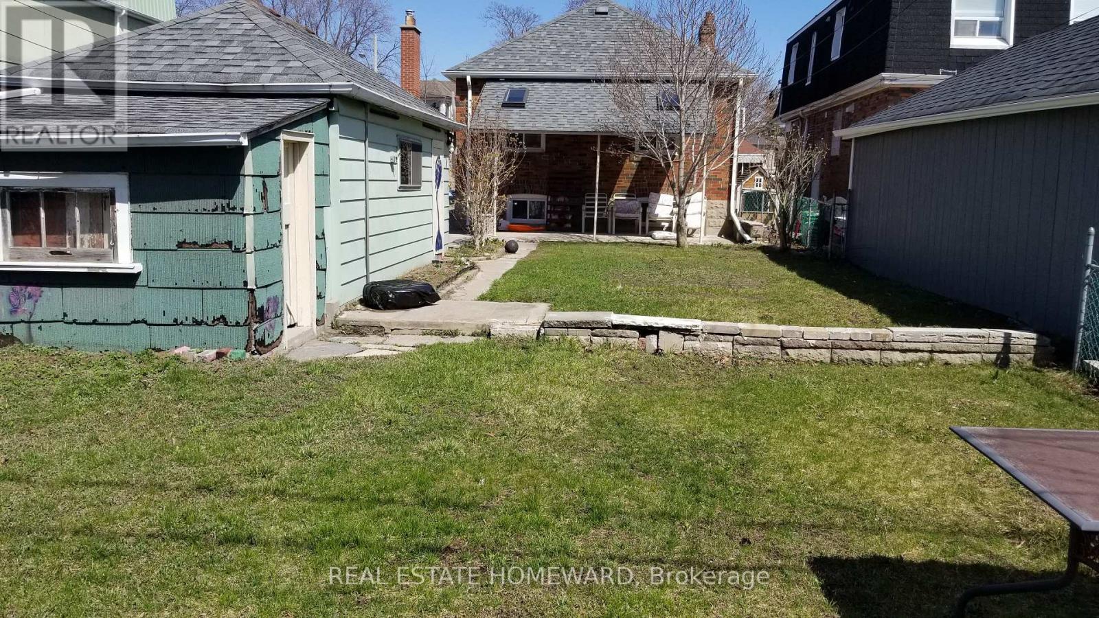 (Lower Level) - 328 Linsmore Crescent, Toronto, ON - Outdoor