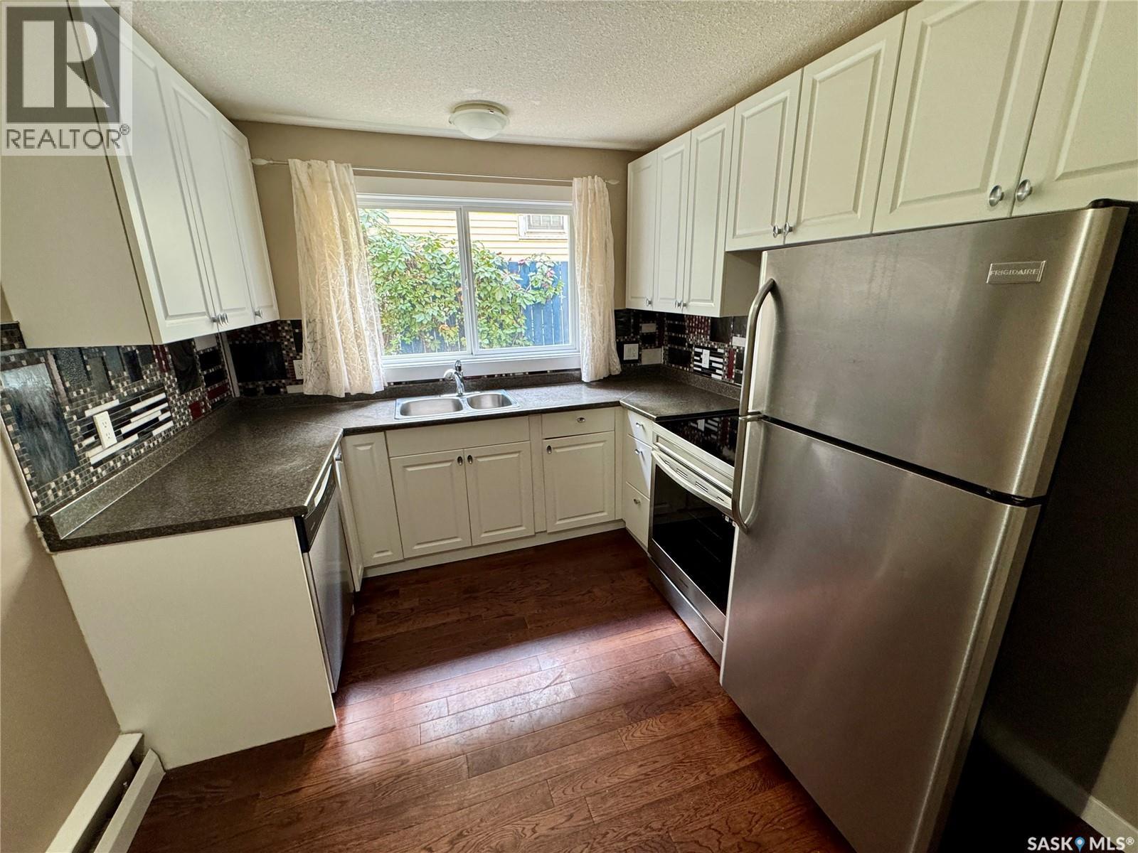 7 2121 Rae Street, Regina, SK - Indoor Photo Showing Kitchen With Stainless Steel Kitchen With Double Sink