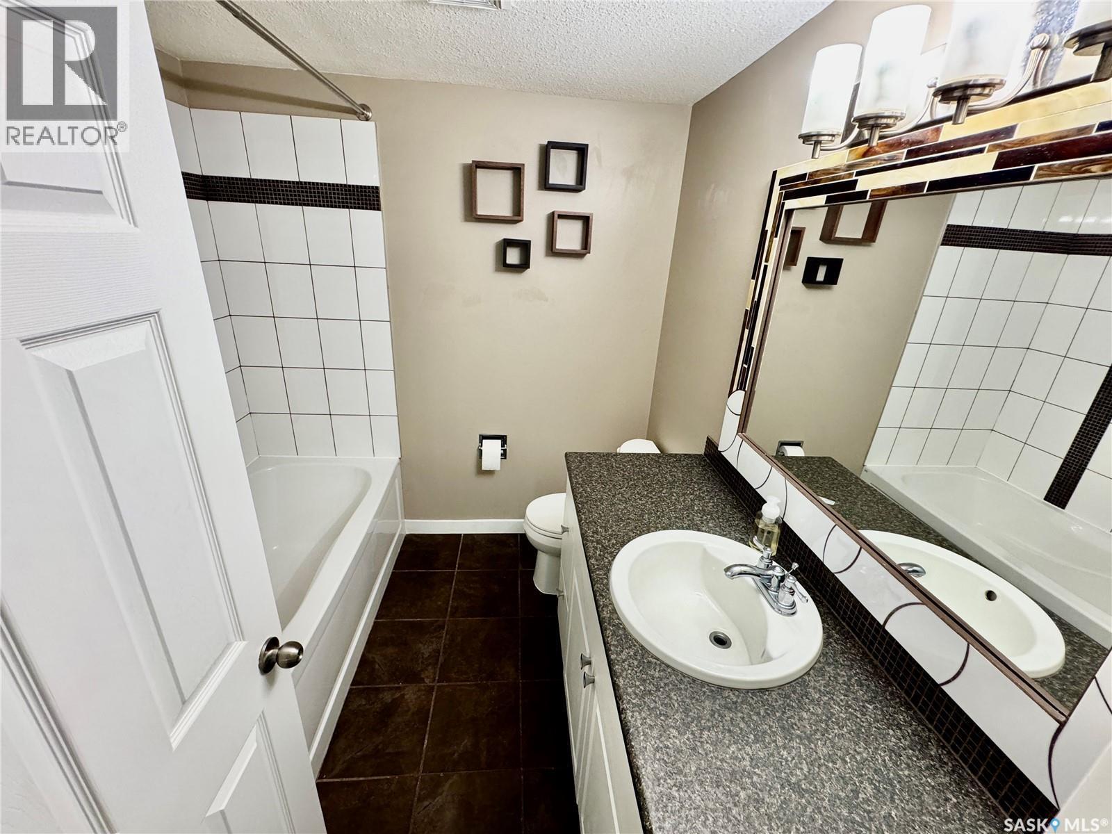 7 2121 Rae Street, Regina, SK - Indoor Photo Showing Bathroom